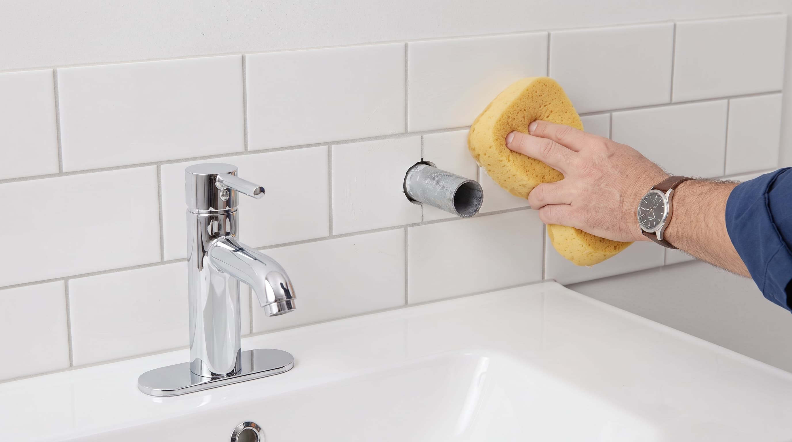 Instalar revestimento subway tile sem quebrar azulejos antigos exige planejamento de custos