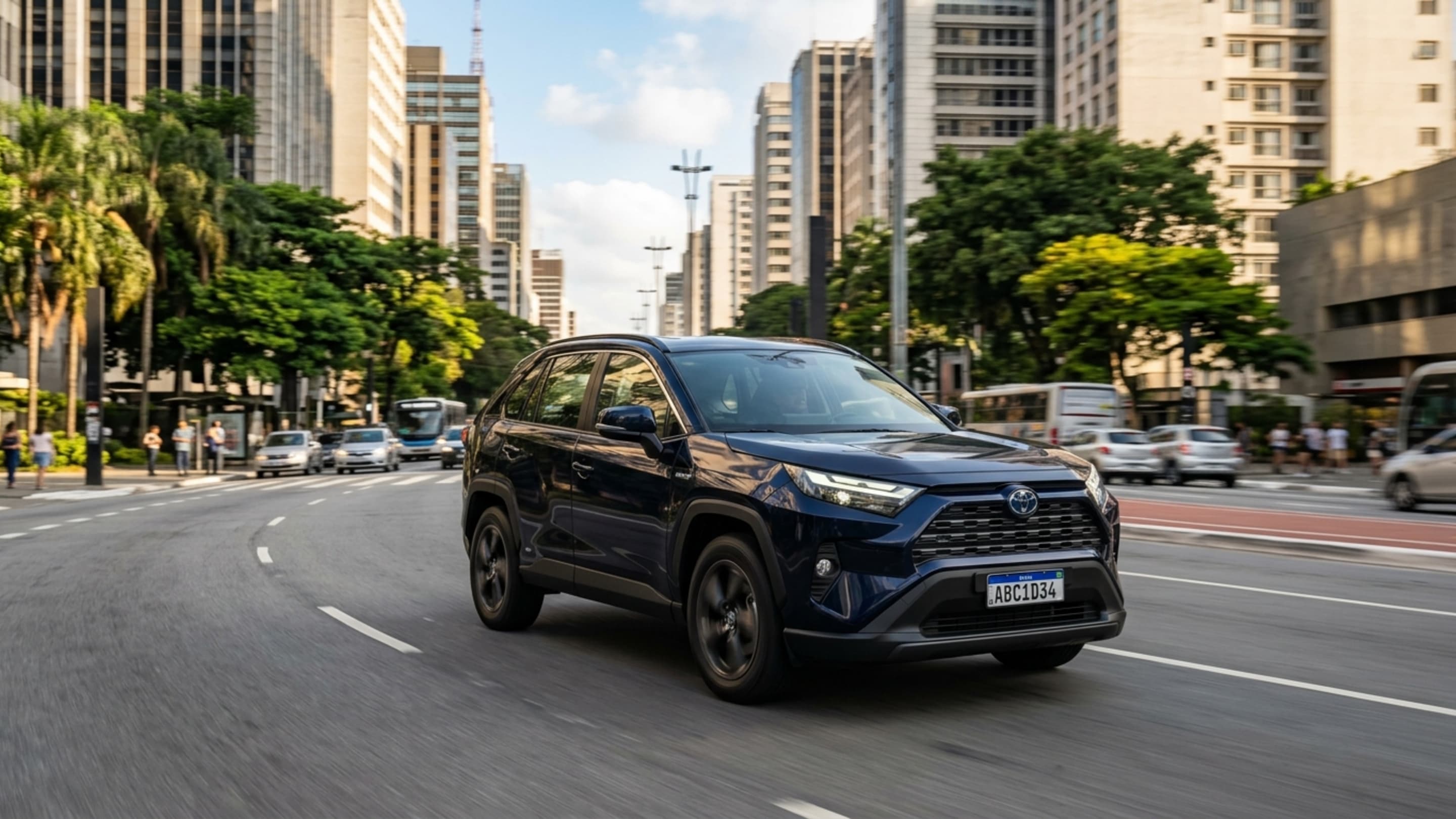 SUV híbrido de R$ 319,6 mil oferece 239 cv e tração integral elétrica sem uso de tomada