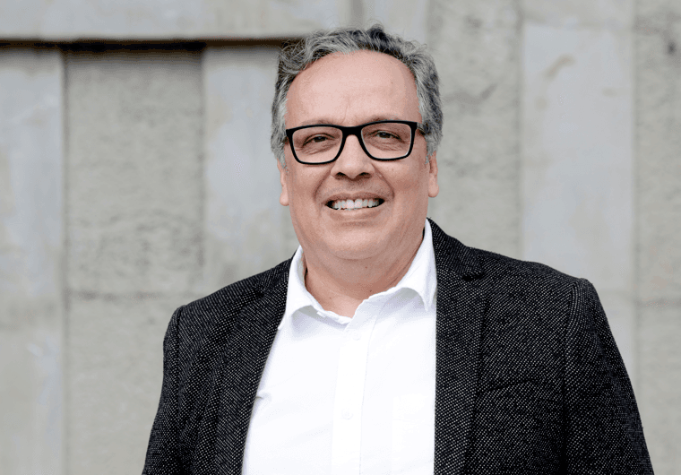 Escritor Fabrício Marques lança livro que reúne 25 anos de produção poética