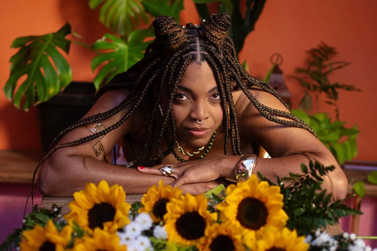 Cantora Alessandra Crispin lança EP inspirado em relacionamento afetivo