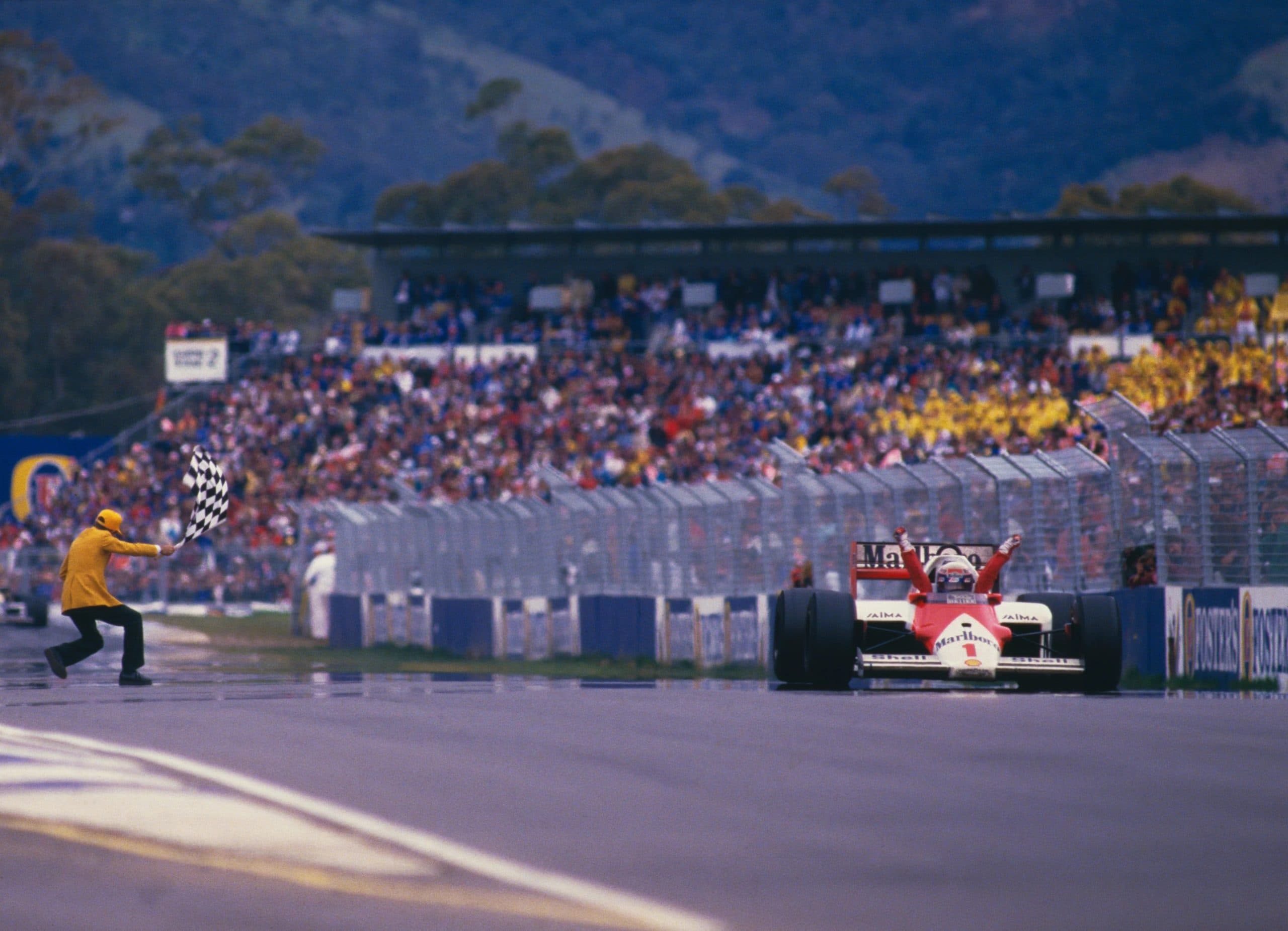 Alain Prost vence título da Fórmula 1 de 1986 no GP da Austrália após caos em Adelaide