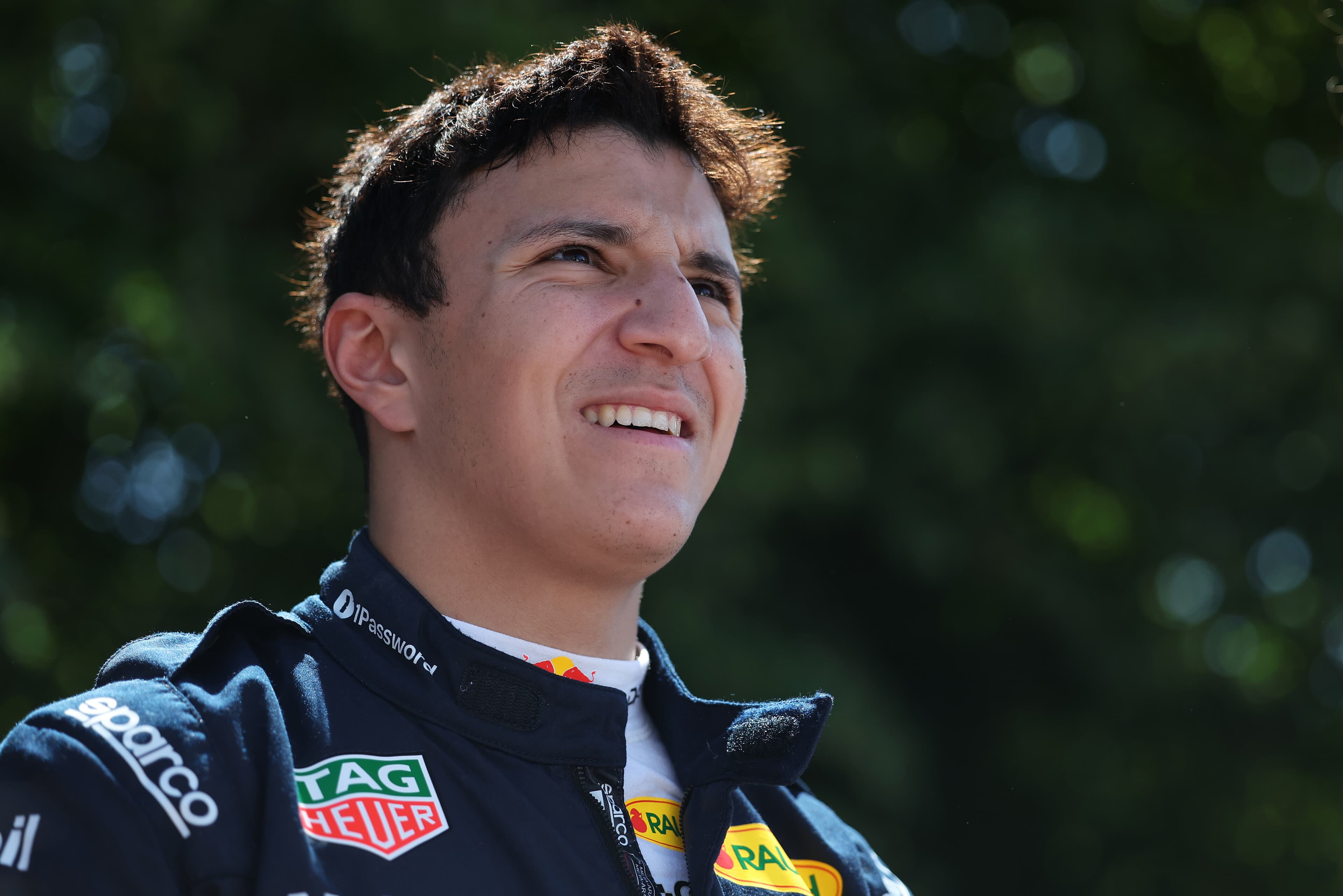 Isack Hadjar deve retornar à Red Bull no GP da Itália após lesão no punho