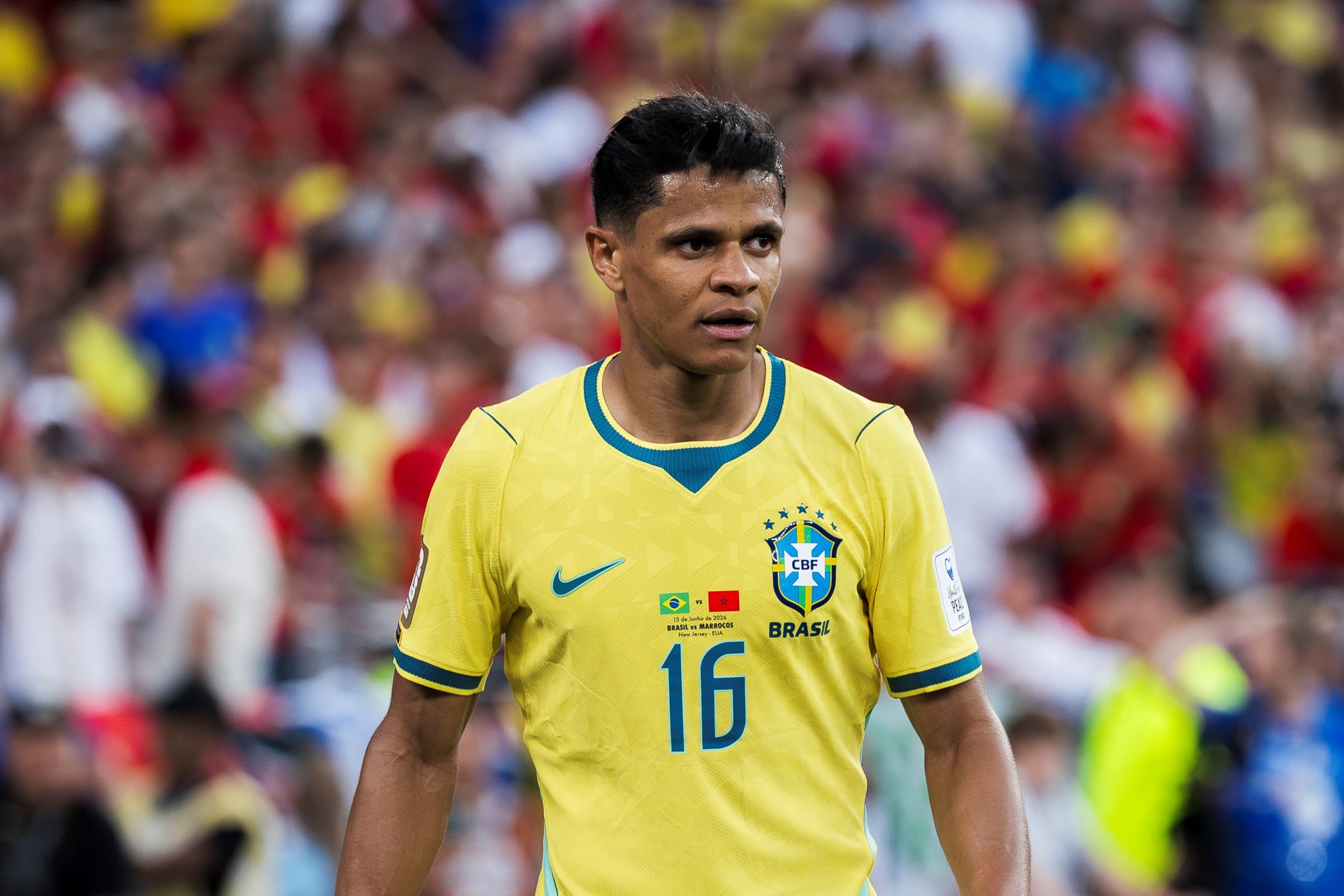 Douglas Santos lamenta eliminação precoce do Brasil na Copa do Mundo e agradece apoio da torcida