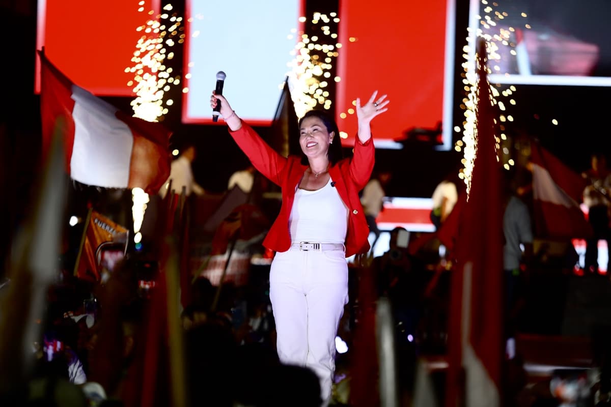 Keiko Fujimori assume a Presidência do Peru nesta terça-feira (28) em sessão no Congresso