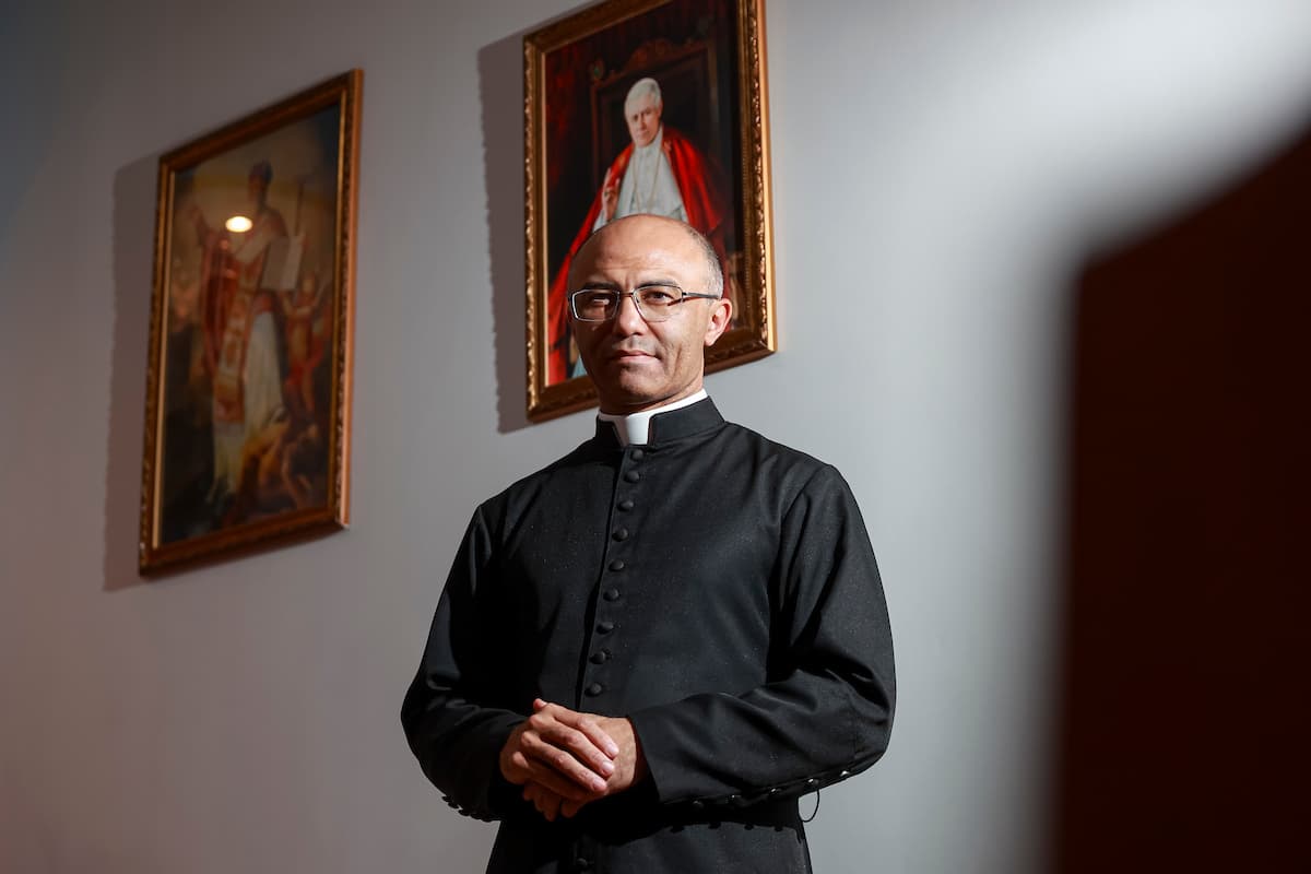 Padre excomungado pelo Vaticano afirma que decisão é inválida e mantém atividades em Ceilândia