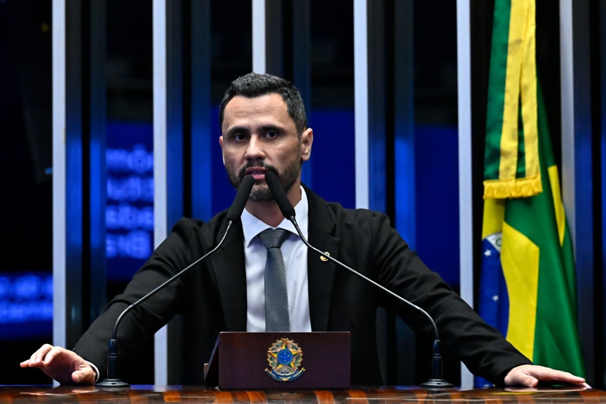 Irmão de Cleitinho Azevedo afirma que senador já decidiu disputar o governo de Minas Gerais