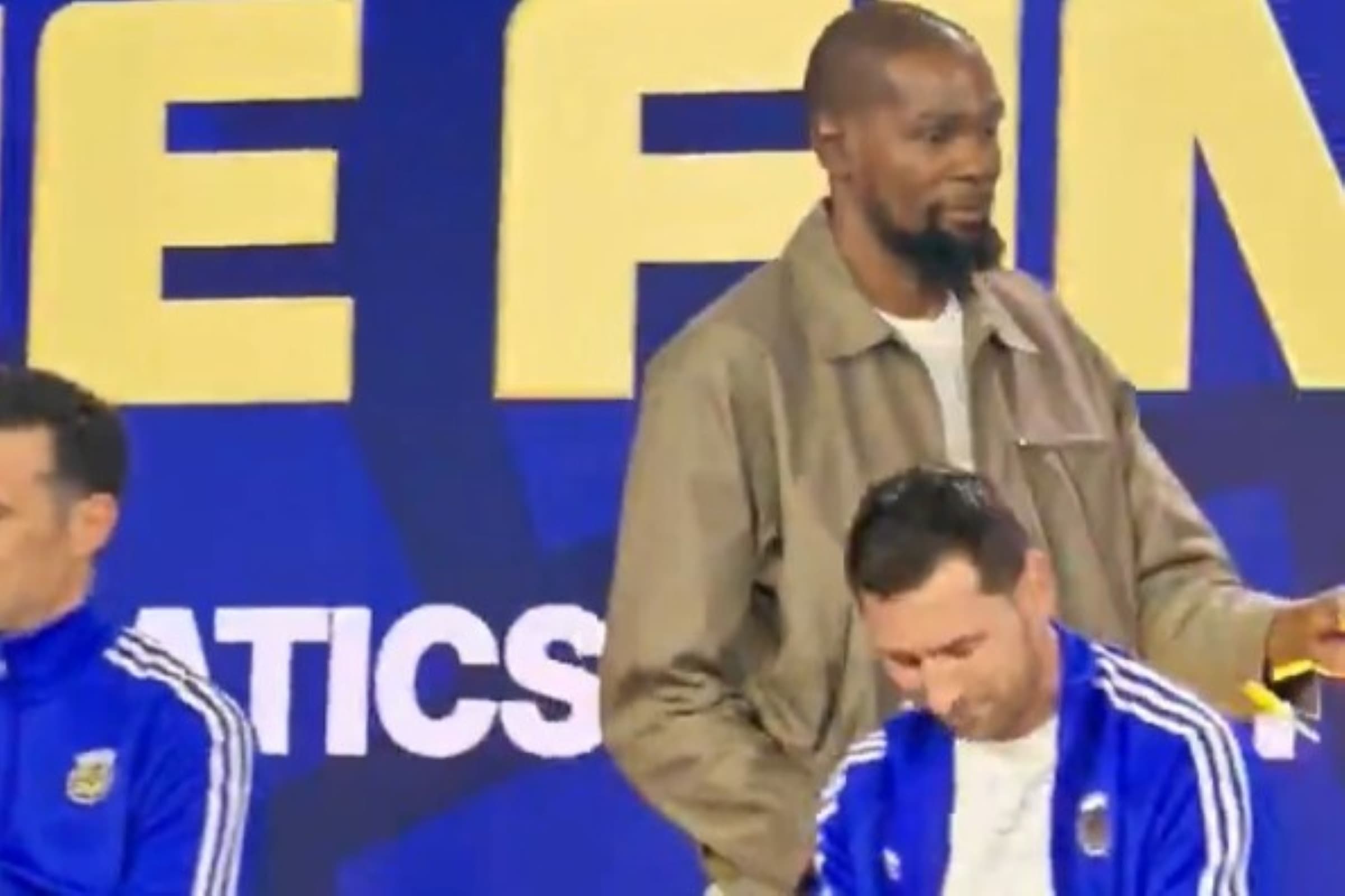 Kevin Durant ignora Messi e jogadores da Argentina em evento da Fifa antes da final da Copa