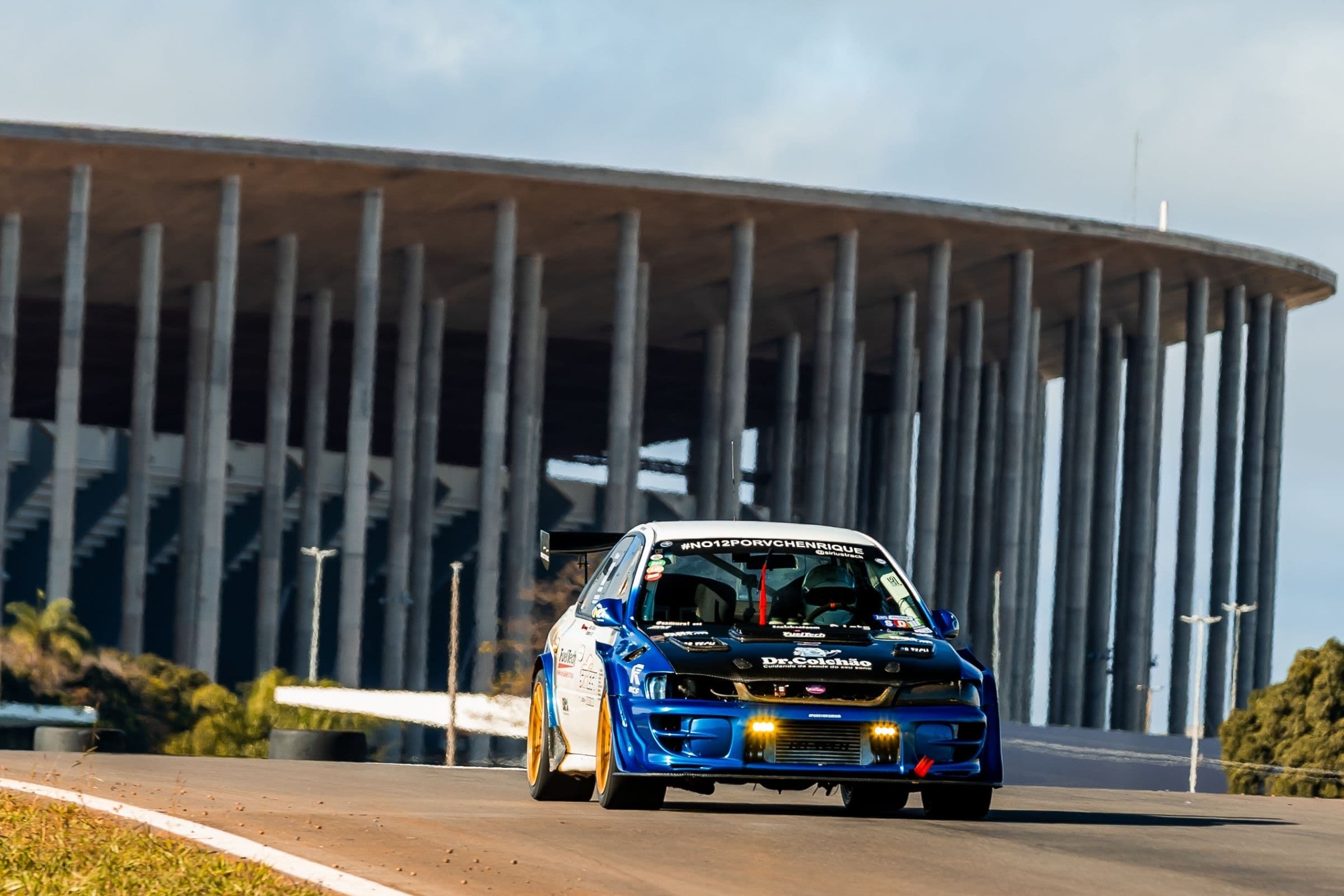 Piloto de Brasília alerta contra rachas ilegais durante competição no Autódromo