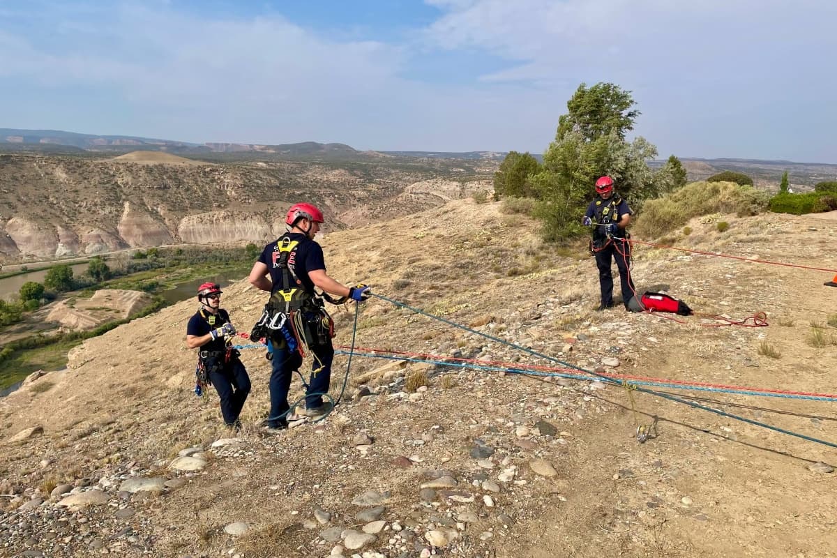 Cinco adolescentes morrem após carro cair de penhasco em Grand Junction, nos Estados Unidos