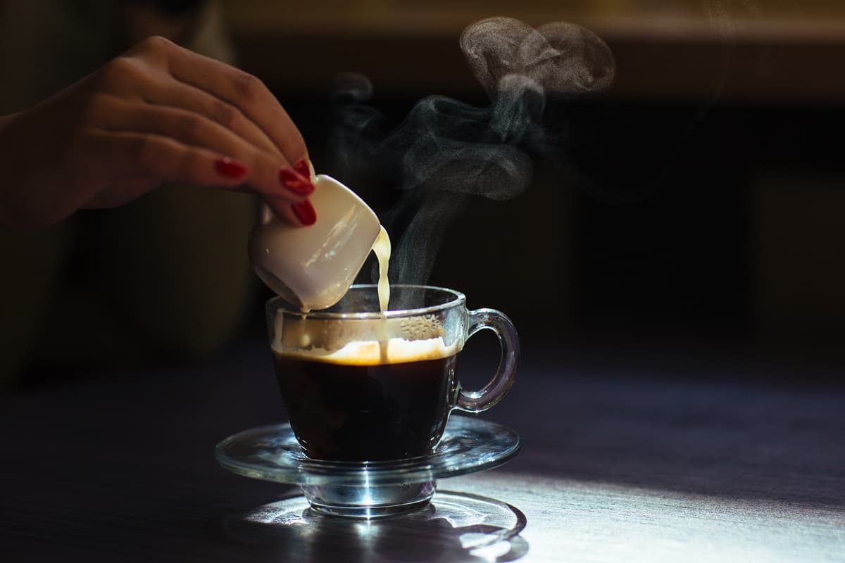 Aroma de café recém-preparado pode melhorar o humor momentaneamente, diz estudo