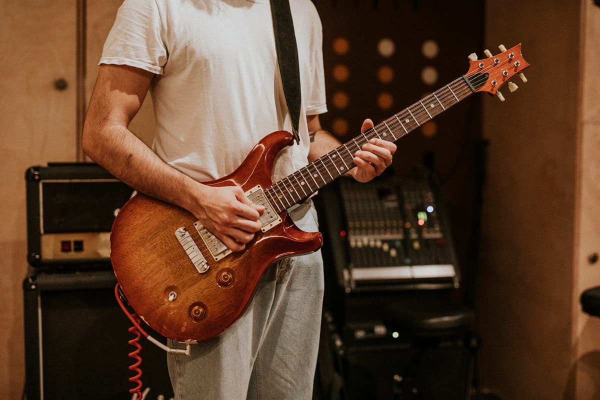 Estudo aponta que cérebro de músicos aprende movimentos e antecipa sequências com mais rapidez