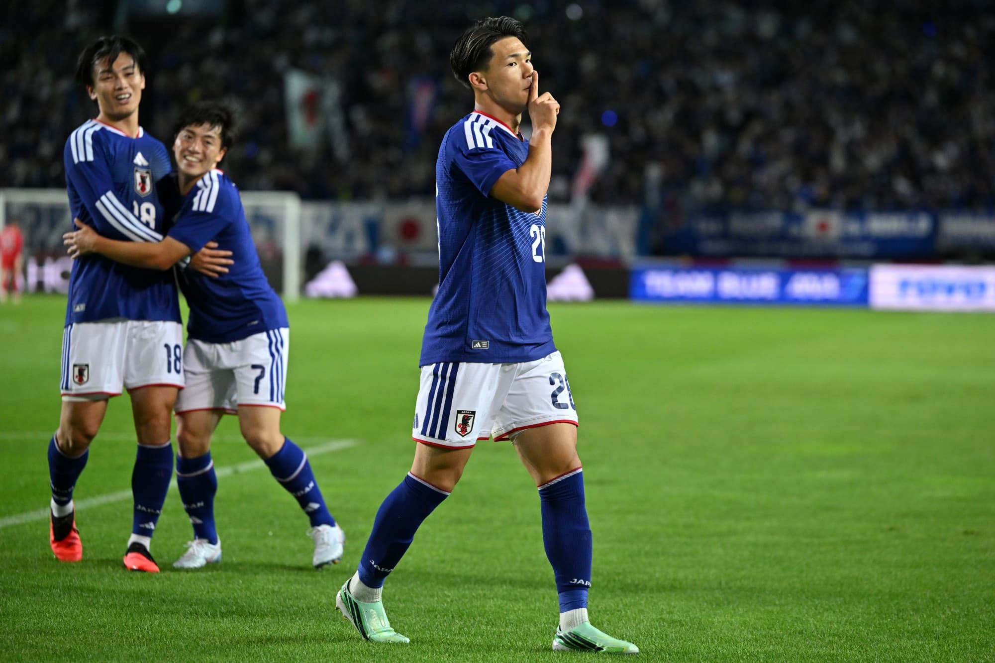 Japão vence Uruguai por 3 a 1 na estreia de Diego Forlán como técnico da seleção