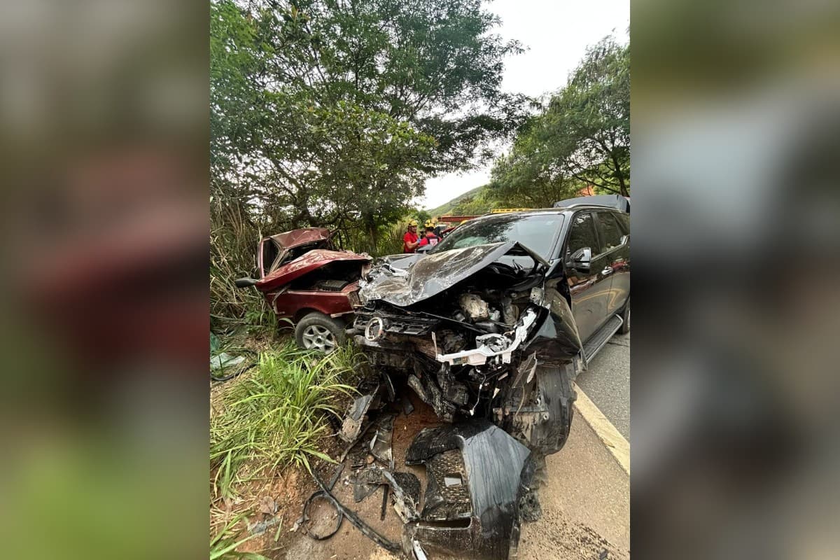 Motorista morre em acidente de carro e criança de 2 anos é socorrida em Minas Gerais