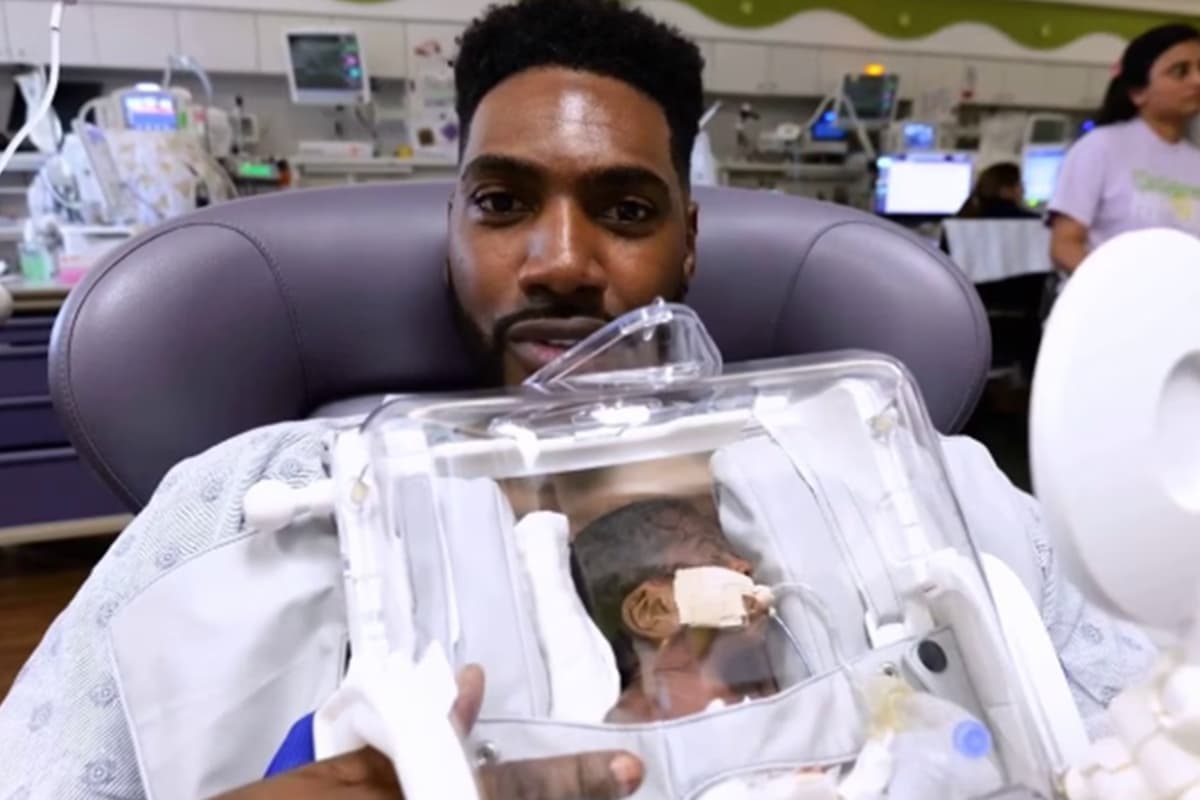 Nova incubadora portátil permite contato pele a pele entre pais e bebês em UTIs neonatais