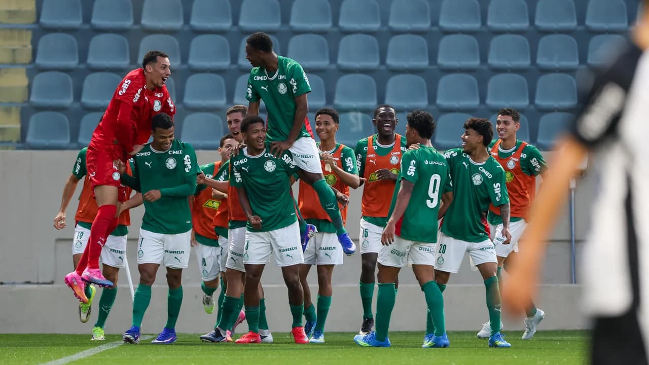 Bragantino e Palmeiras disputam jogo de ida das semifinais do Brasileiro Sub-20 nesta quinta-feira (23)