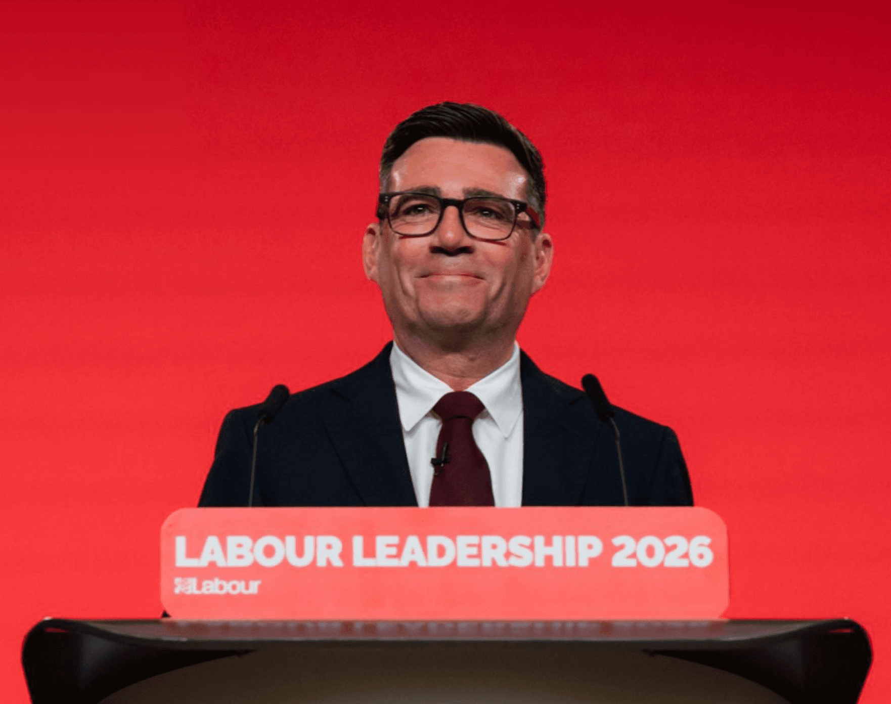 Andy Burnham assume como o primeiro premiê católico do Reino Unido em 500 anos