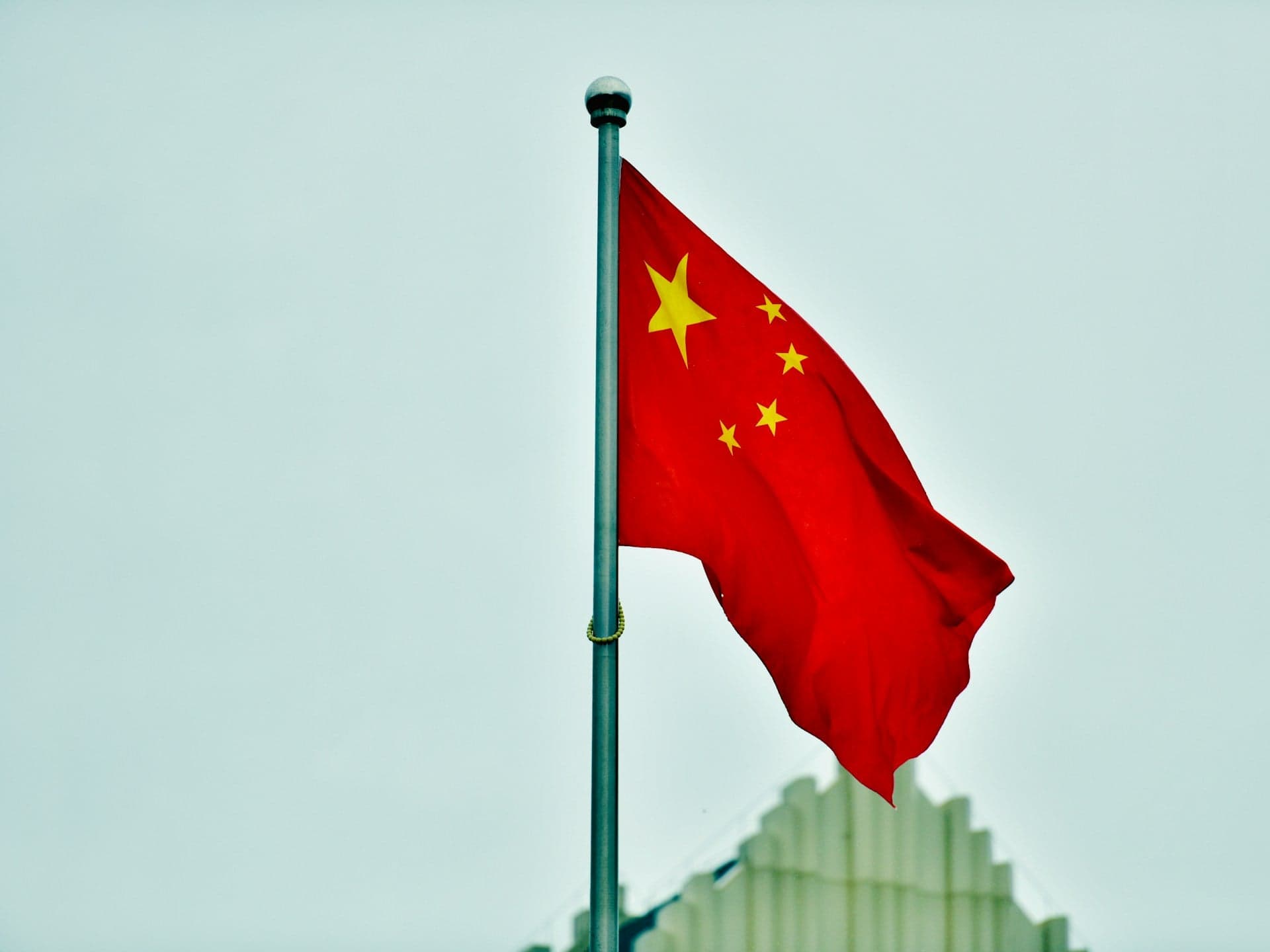 Fundo de seguro-desemprego da China registra déficit de US$ 1,3 bilhão em 2025