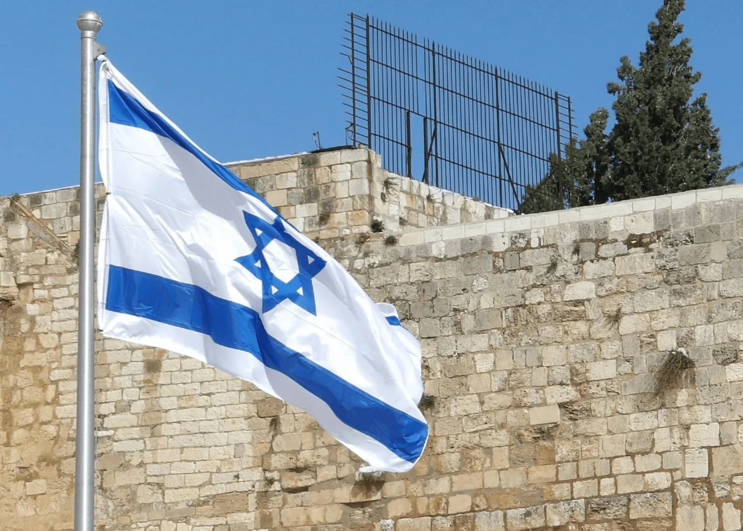 Oposição lidera pesquisas de boca de urna após eleições em Israel nesta terça-feira (27)