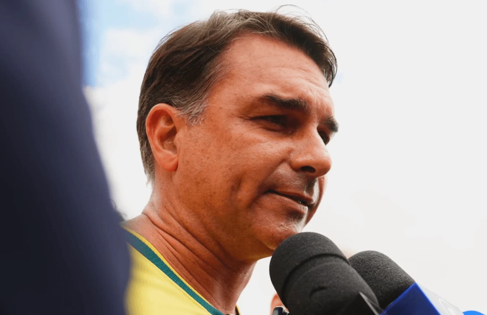 Flávio Bolsonaro afirma que obras de transposição do São Francisco foram concluídas por seu pai