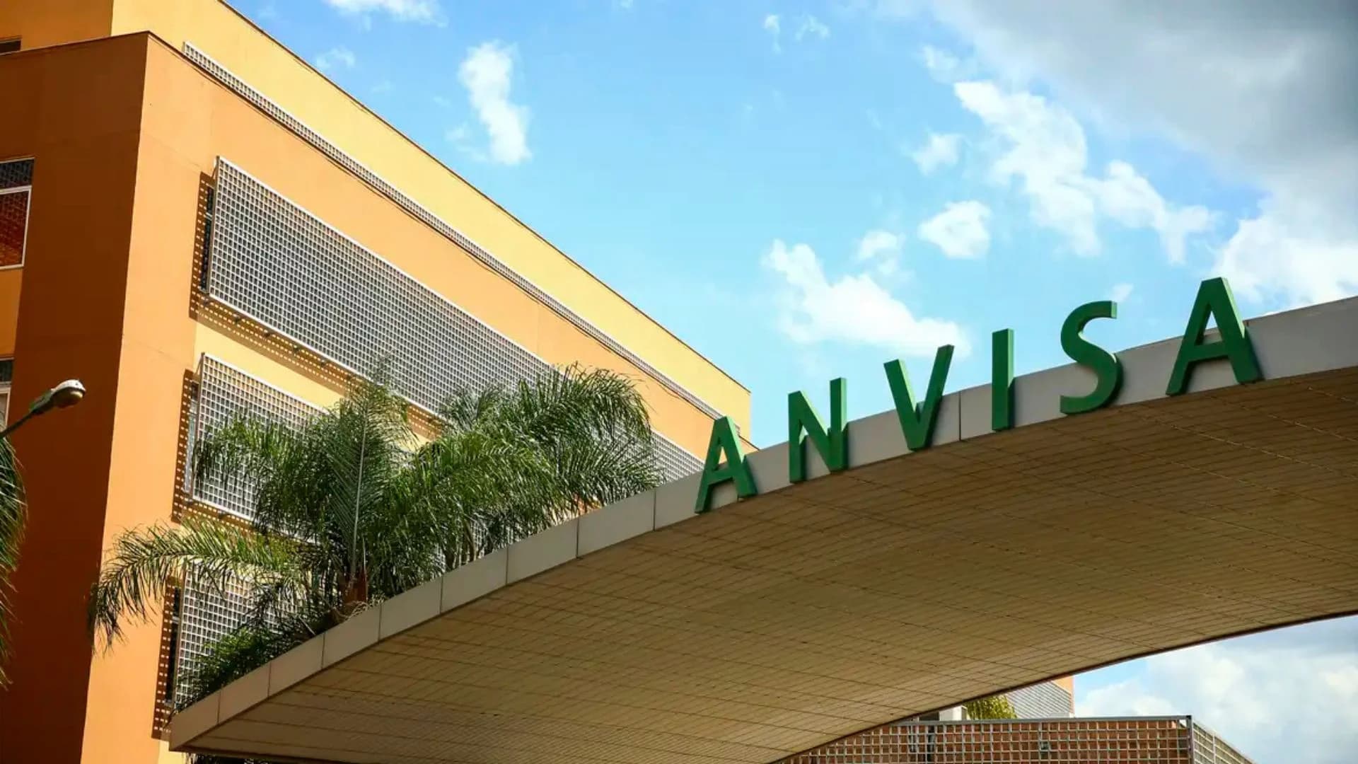 Anvisa determina apreensão de suplemento falsificado e interdita lote de medicamento injetável