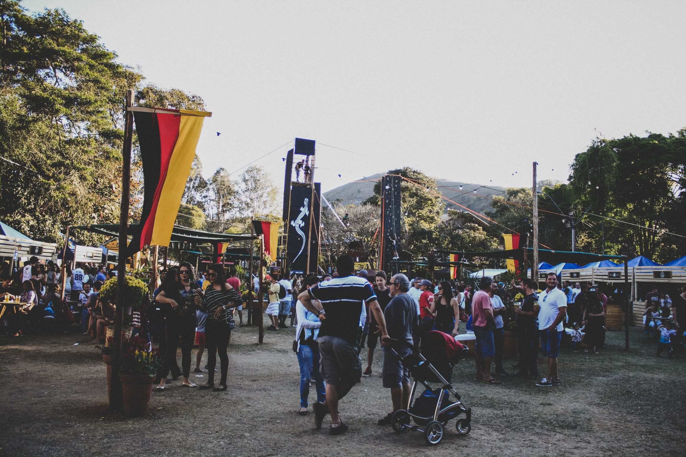 Oktoberfest Petrópolis 2026 começa nesta sexta-feira (4) com shows e gastronomia em Itaipava