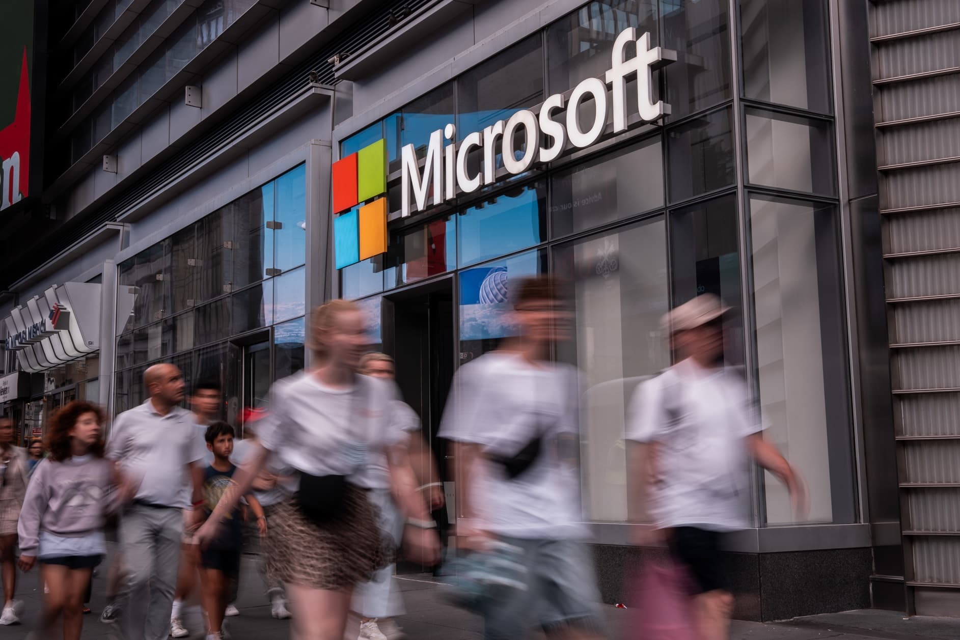 Microsoft planeja lançar novo chip de inteligência artificial Maia 300 em setembro