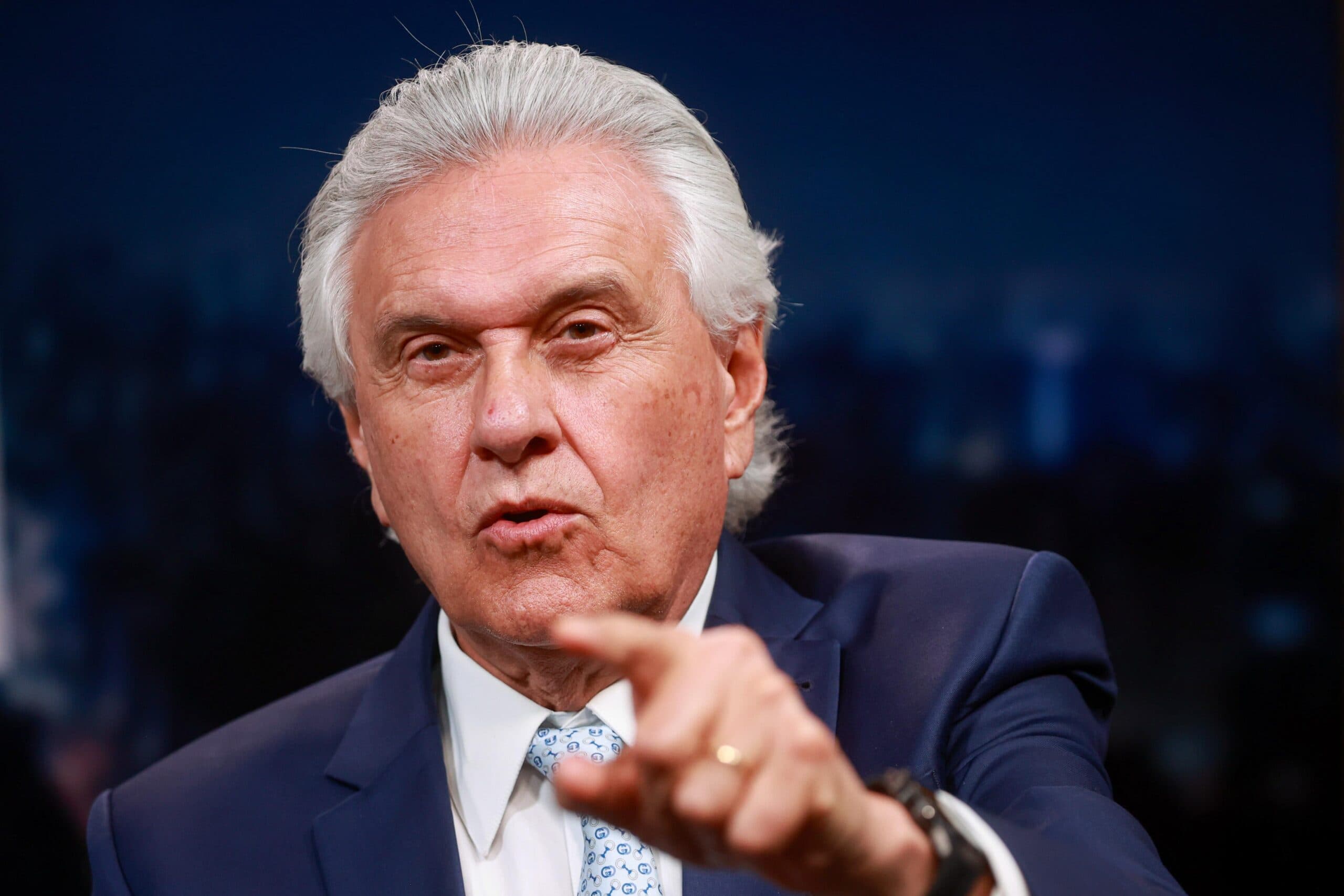 Ronaldo Caiado critica Lula e Flávio Bolsonaro por falta de debates presidenciais